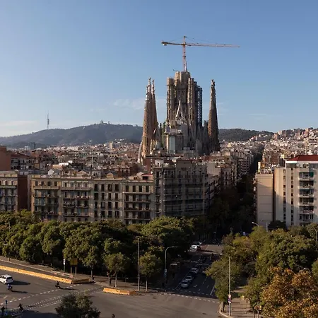 Ab Sagrada Familia Views *