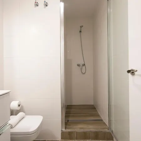 Ab Sagrada Familia Views *