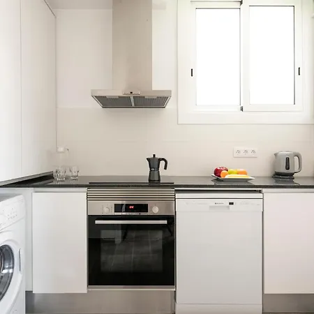 Ab Sagrada Familia Views *