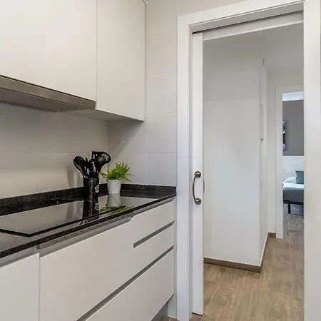 Ab Sagrada Familia Views *