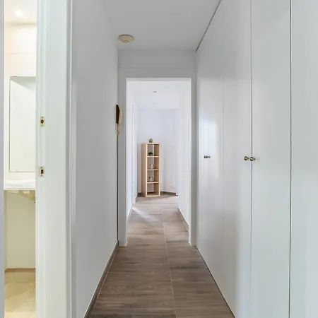 Ab Sagrada Familia Views *