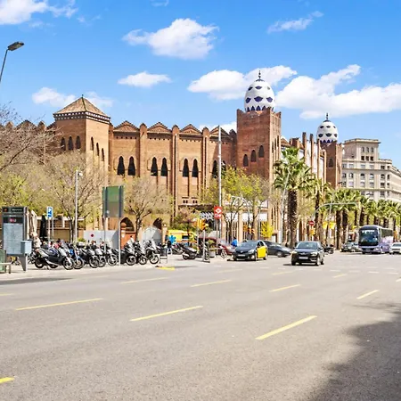 Ab Sagrada Familia Views *
