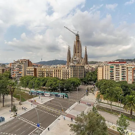 Ab Sagrada Familia Views *