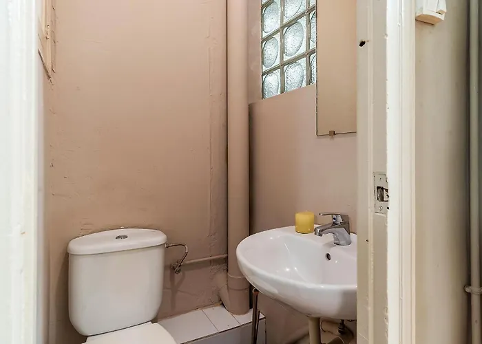 Ab Sagrada Familia Views *